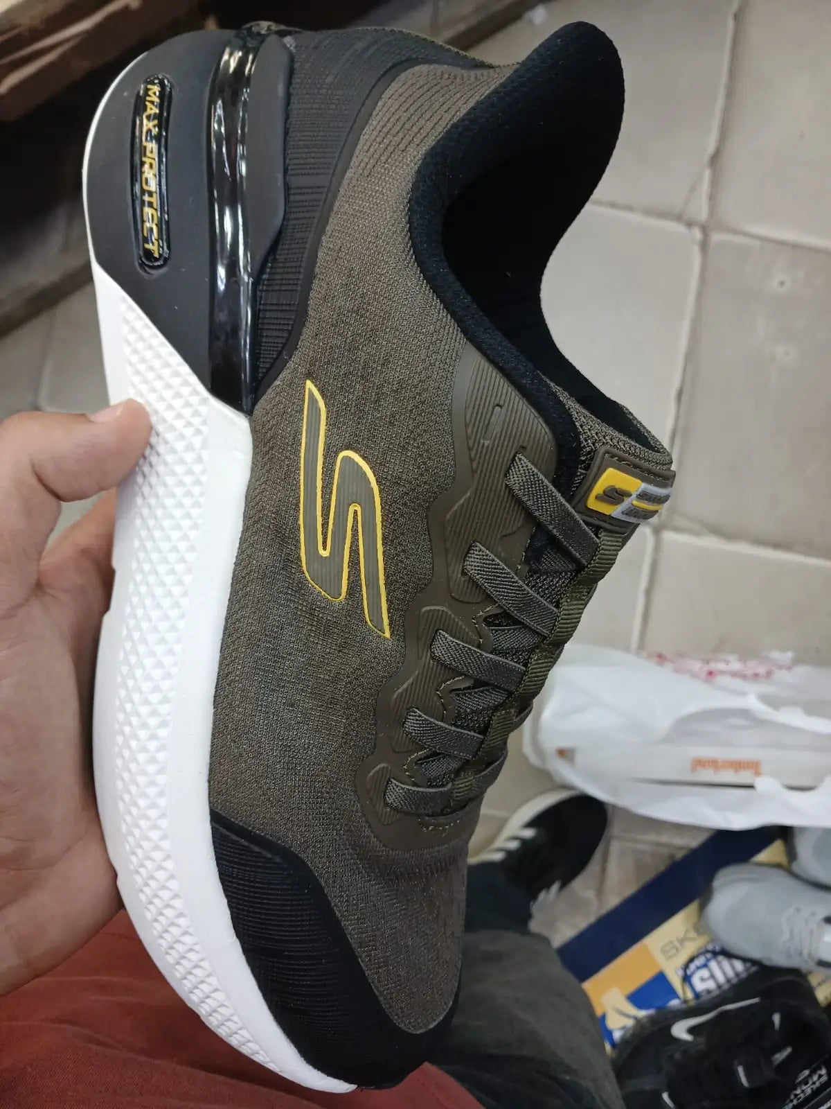 Skechers Max Protect Performance